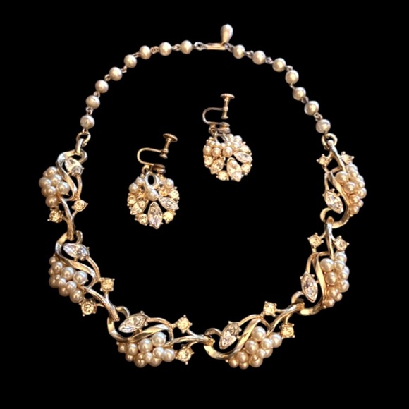 1940-1960s (Circa) STAR Signed Matching Jewelry Set - Necklace & Earrings. - Picture 6 of 14